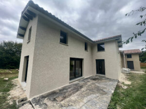 réalisation d'une façade à Pavezin