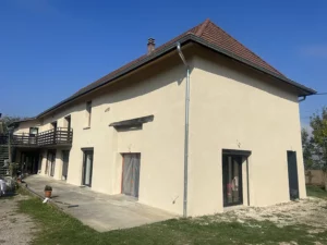 après la rénovation de la façade en pisé par Gider Façade